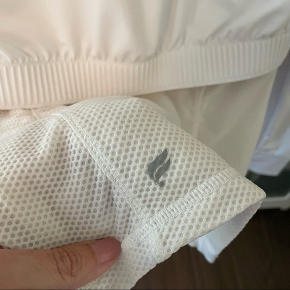 Fabletics long sleeve white pullover jacket with pockets and pouch on back. - Picture 6 of 6